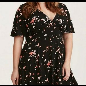Torrid size 4 butterfly dress with flutter sleeves